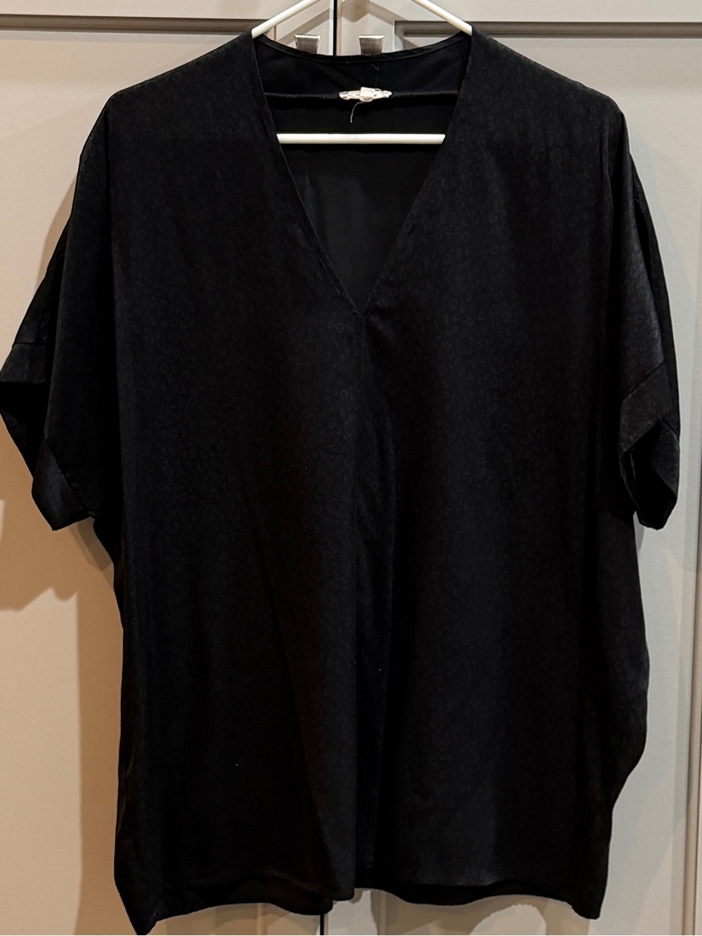 Jodifl Black V-Neck Printed Short-Sleeve Shirt